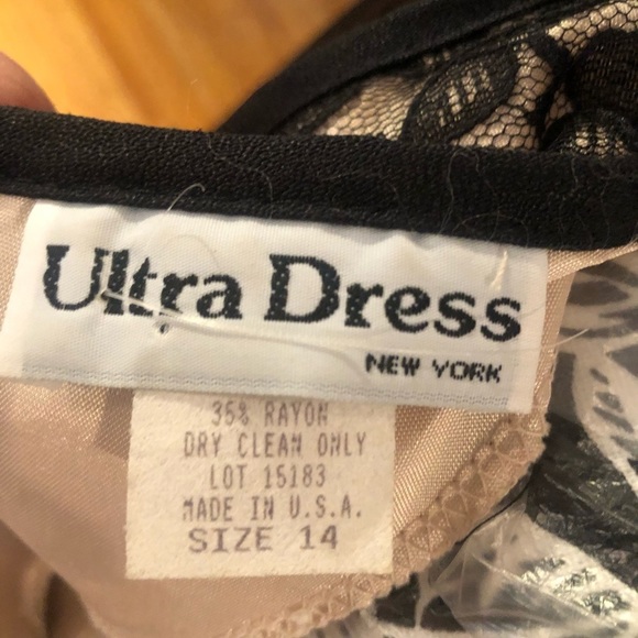 Ultra Dress Collection large black lace,nude lined button back sleeveless - Picture 7 of 10